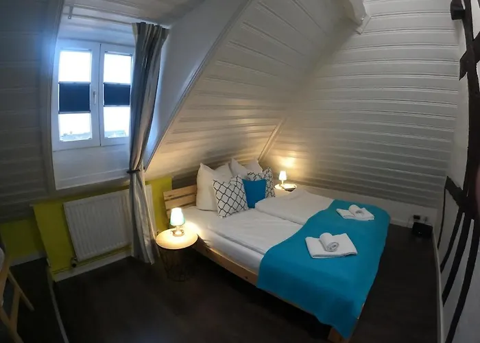 Stilvolle Altbauwohnung, Schlaf & Gut 아파트